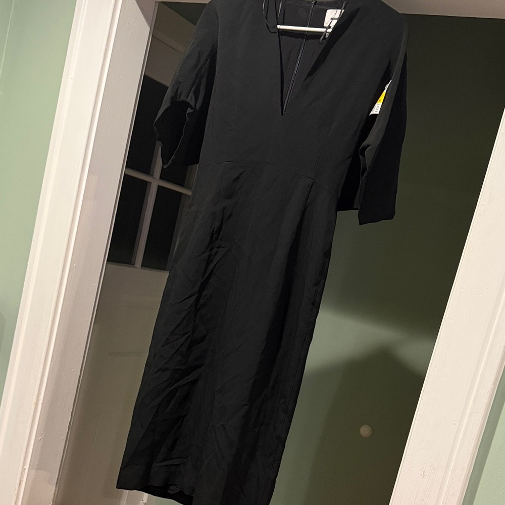 Elegant Black Zara v-Dress